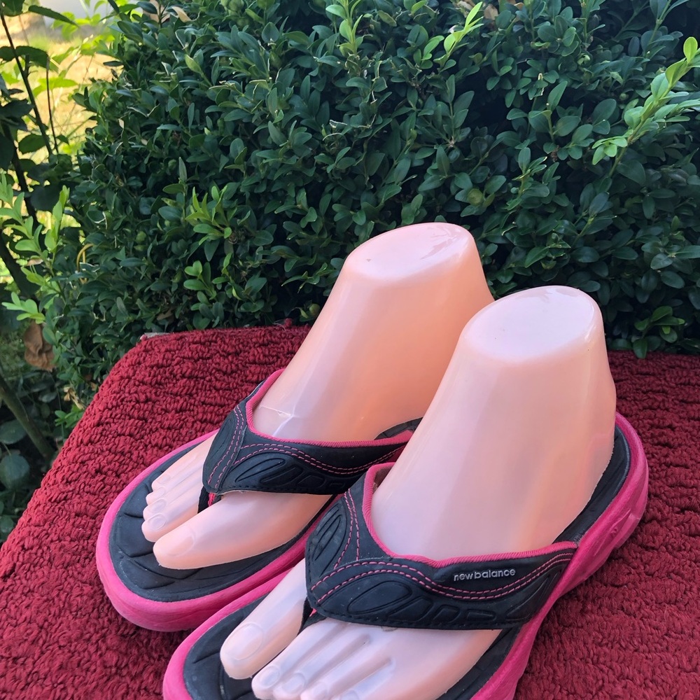 New Balance Women's Black and Pink Thong Sandal Flip Flops Size 6